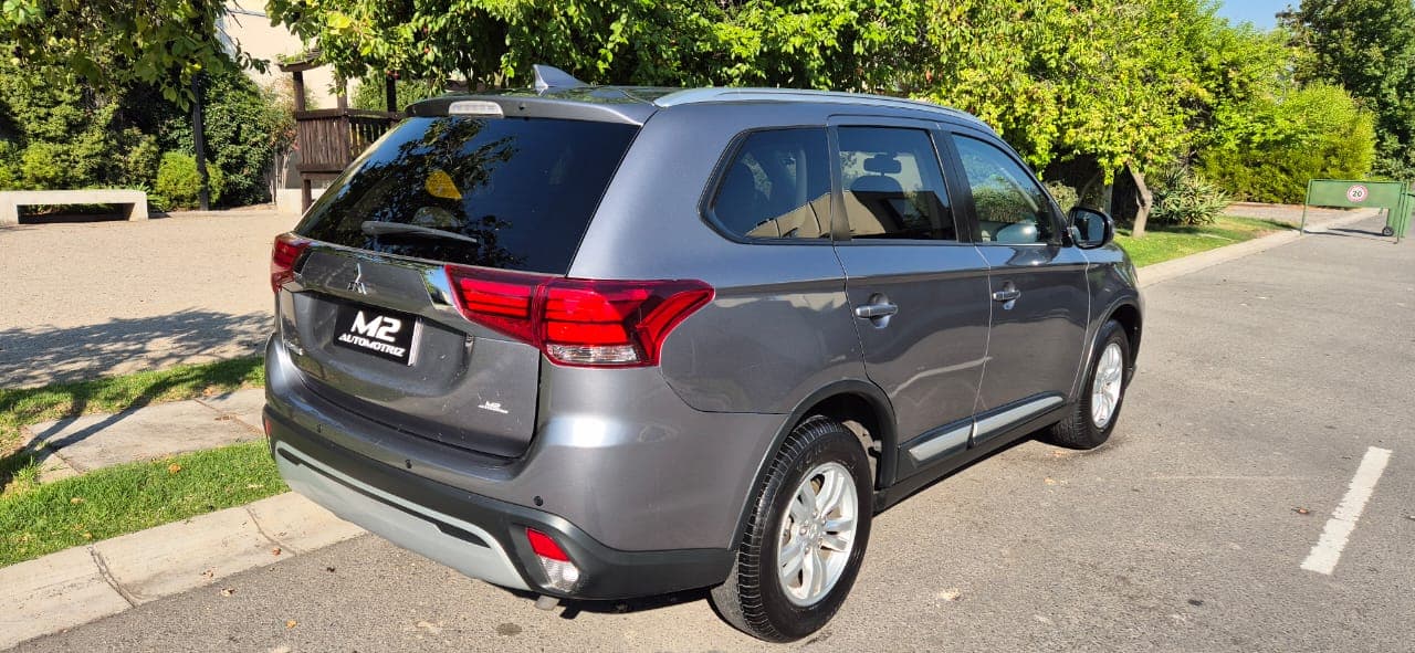 MITSUBISHI OUTLANDER 2,0 - foto 2