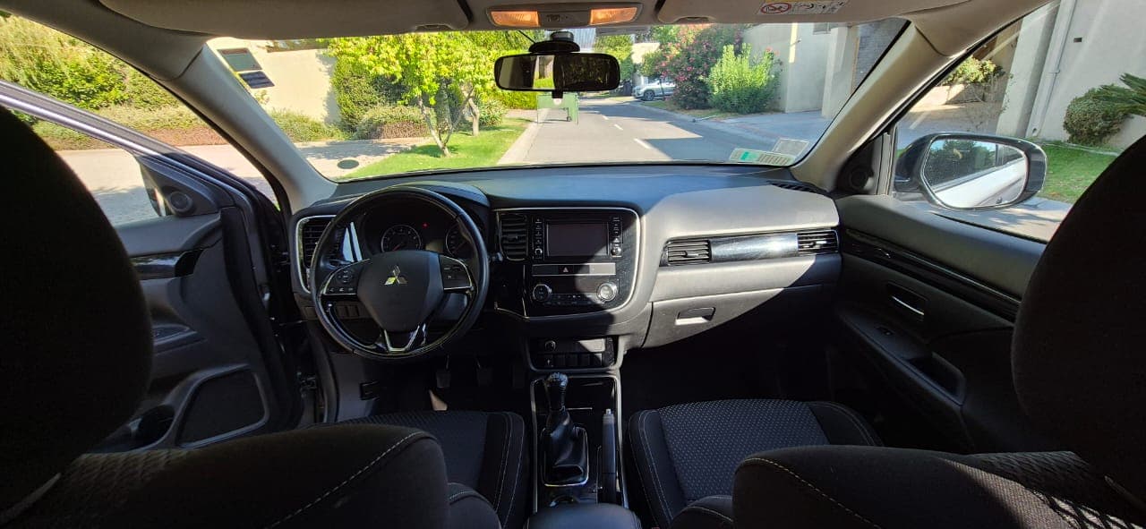MITSUBISHI OUTLANDER 2,0 - foto 5