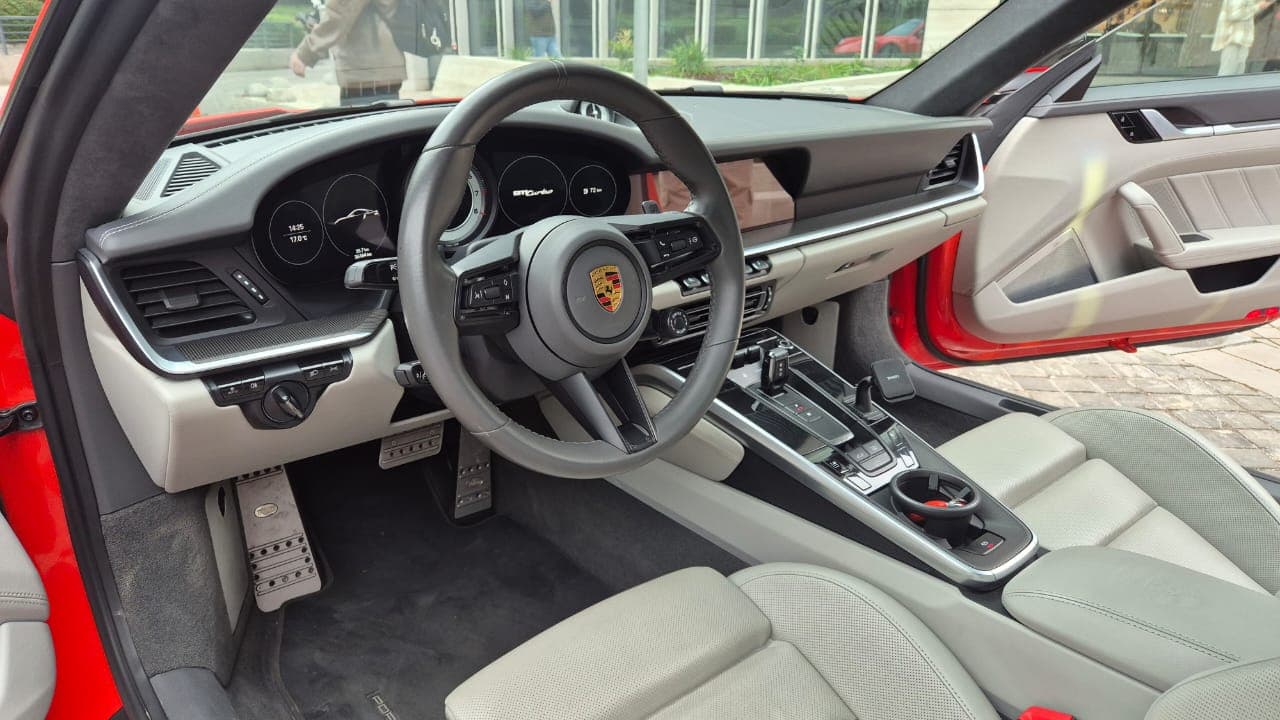 Porsche 911 Turbo 992 - foto 5
