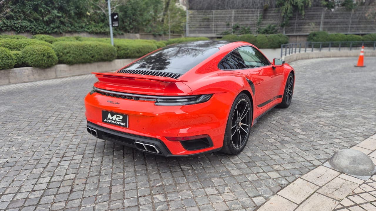 M2 Automotriz showroom