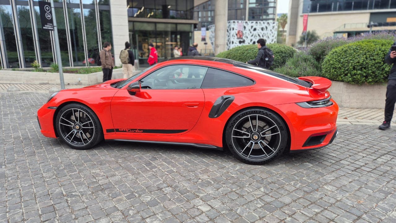 Porsche 911 Turbo 992 - foto 3